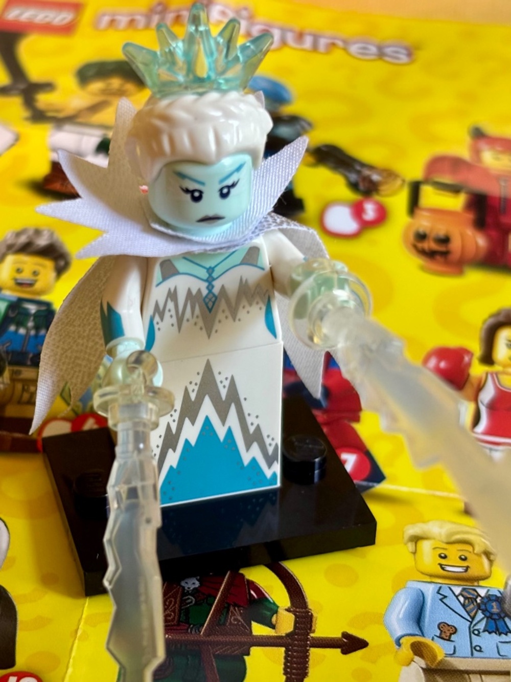 LEGO SERIES 16 "Ice Queen" col244 with stand, pamphlet & accessories. LIKE NEW!